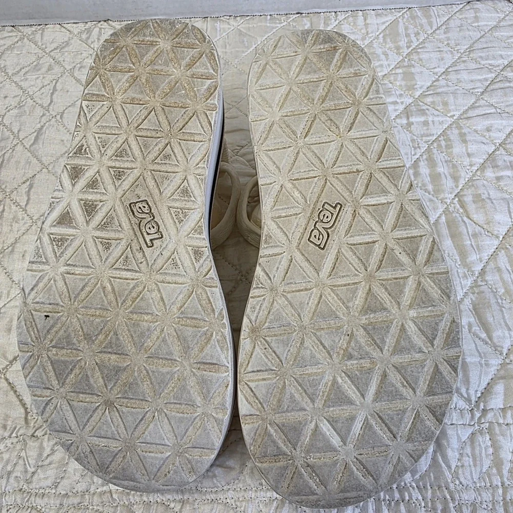 Teva Women's Platform Universal Mesh Sandal Size 6 Platform White Festival